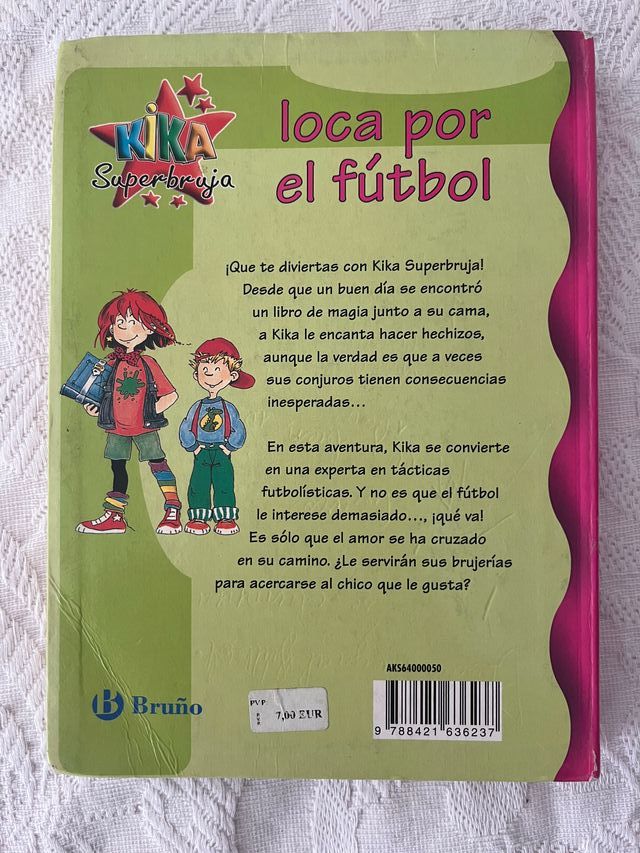 Libro "Kika Súperbruja loca por el fútbol"