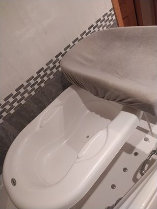 Bañera bebé con soporte sobre bañera