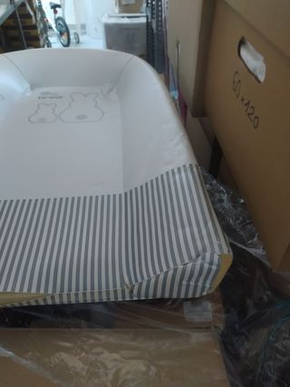 Bañera bebé con soporte sobre bañera