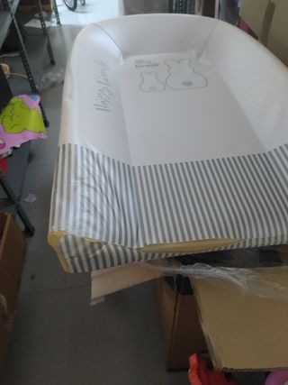 Bañera bebé con soporte sobre bañera