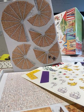 Los castillos y El firmamento: guías interactivas