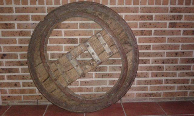 Antigua rueda de carro