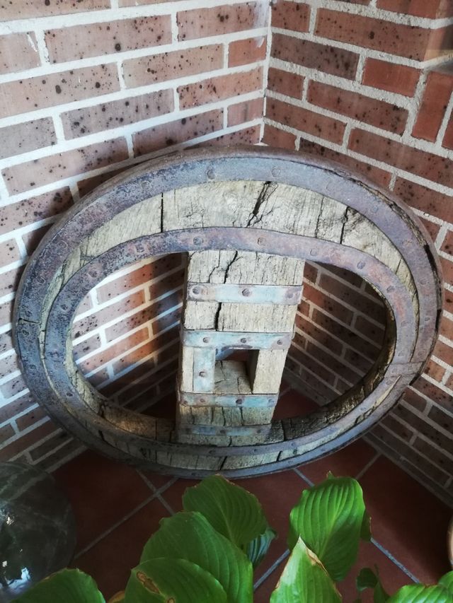 Antigua rueda de carro