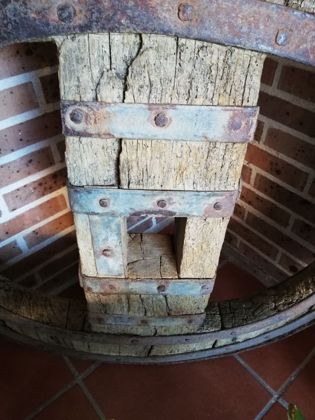 Antigua rueda de carro