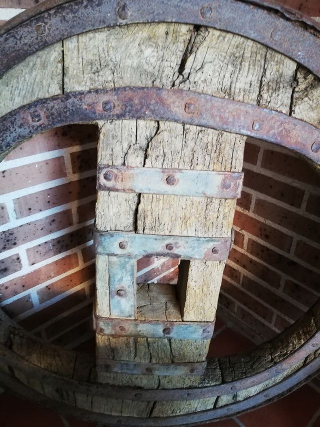 Antigua rueda de carro