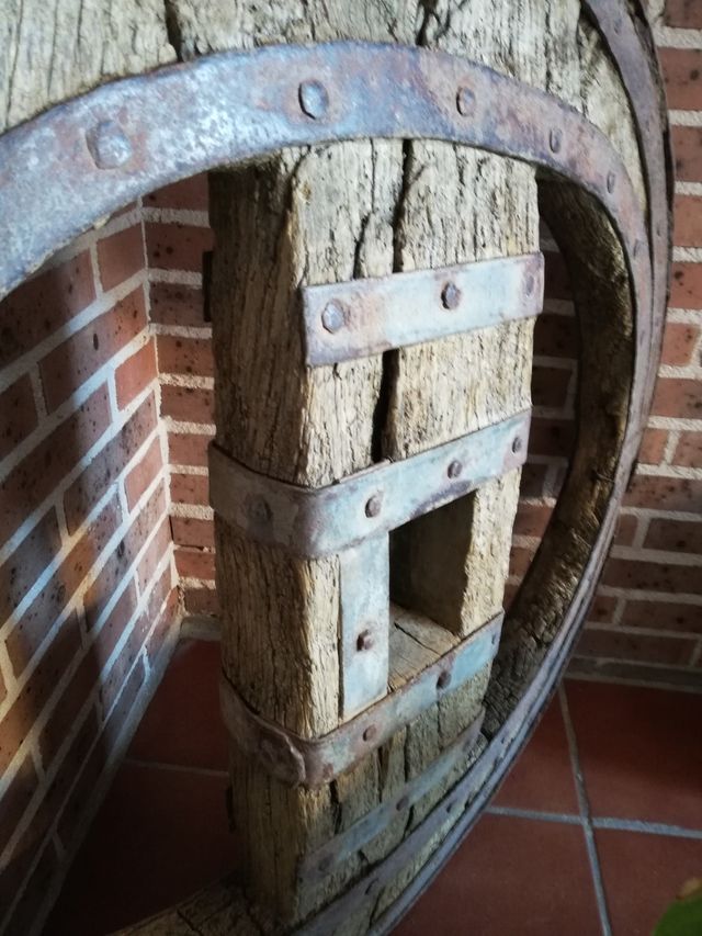 Antigua rueda de carro