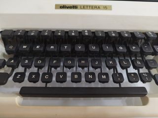 Máquina de escribir Olivetti Lettera 15