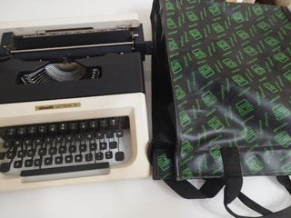 Máquina de escribir Olivetti Lettera 15