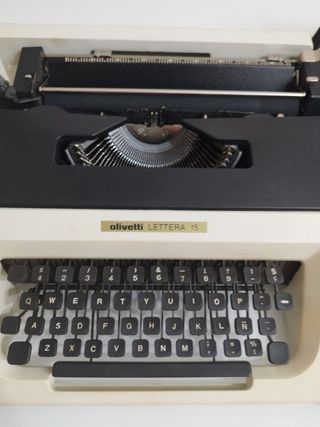Máquina de escribir Olivetti Lettera 15
