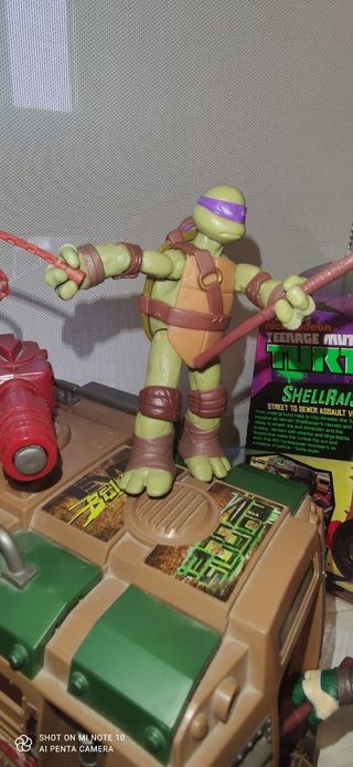 Camión y figuras de las tortugas ninja