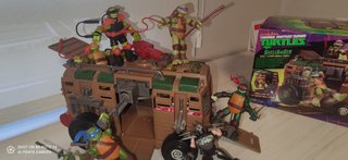 Camión y figuras de las tortugas ninja