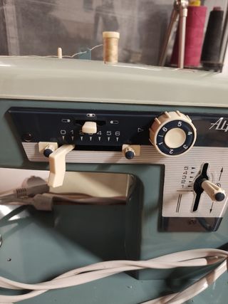 Máquina de coser ALFA Alfamatic 109