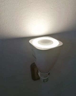 Bombilla altavoz con luz led y mando