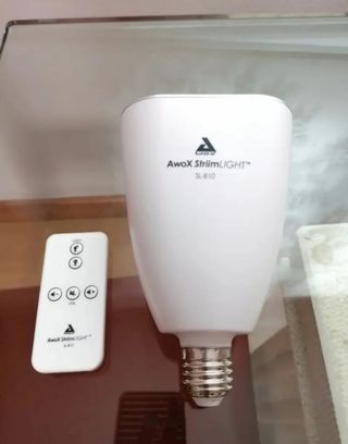 Bombilla altavoz con luz led y mando