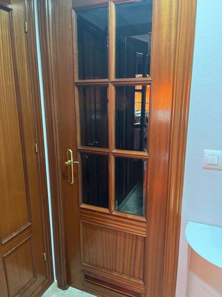 Puerta con cristales sapelli
