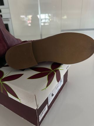 Botines piel color berenjena talla 37