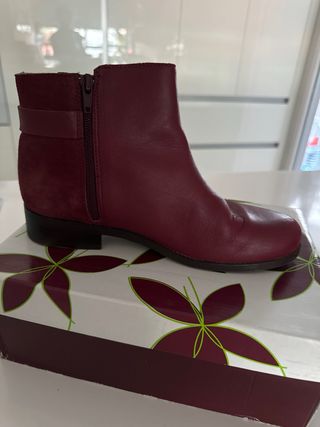 Botines piel color berenjena talla 37
