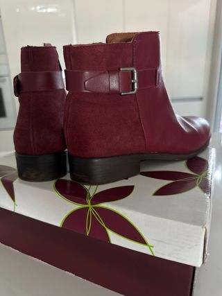 Botines piel color berenjena talla 37