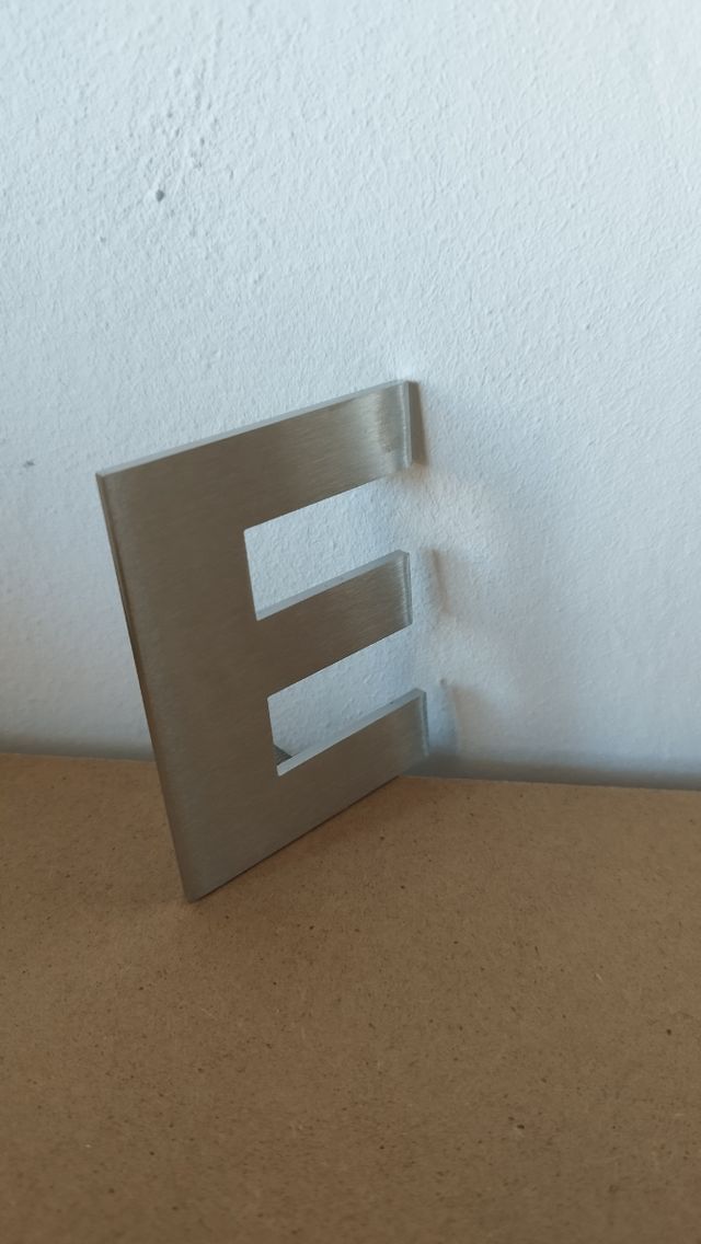 Letras y números de acero para portal