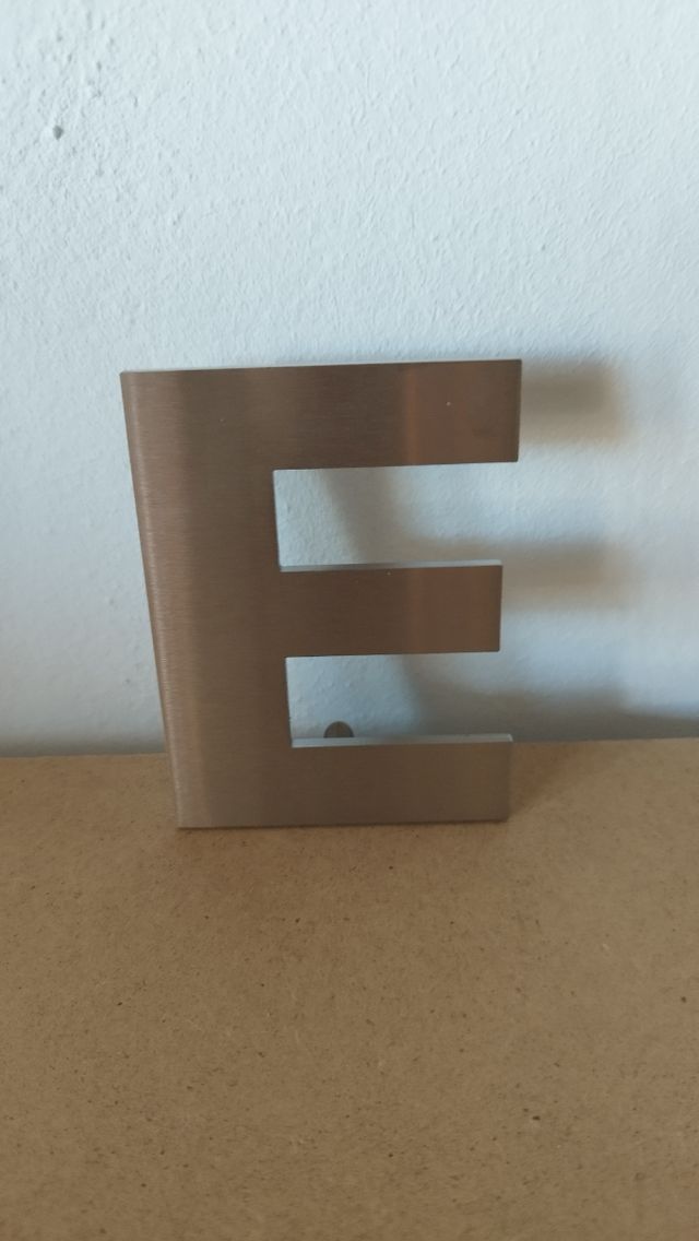 Letras y números de acero para portal