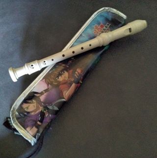 Flauta con funda de Bakugan.