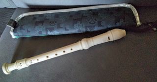 Flauta con funda de Bakugan.