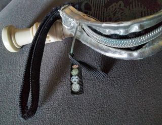 Flauta con funda de Bakugan.