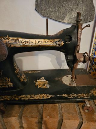 Maquina de coser antigua