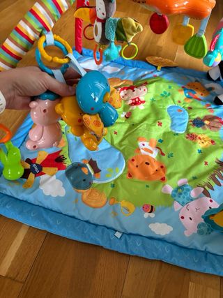 Vtech - Mantita y Gimnasio Cantarín 2 en 1  