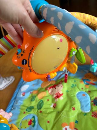 Vtech - Mantita y Gimnasio Cantarín 2 en 1  