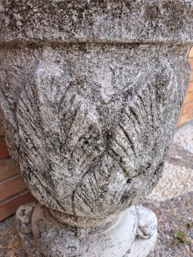 Maceta circular hormigon bajorelieve vintage