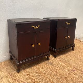 Antigua pareja de mesitas de noche