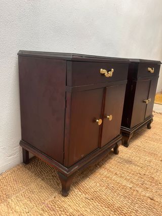 Antigua pareja de mesitas de noche