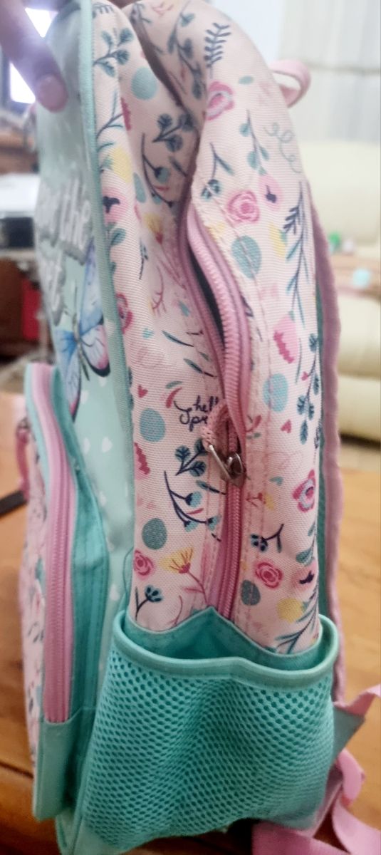 Mochila para ir a la escuela de niña