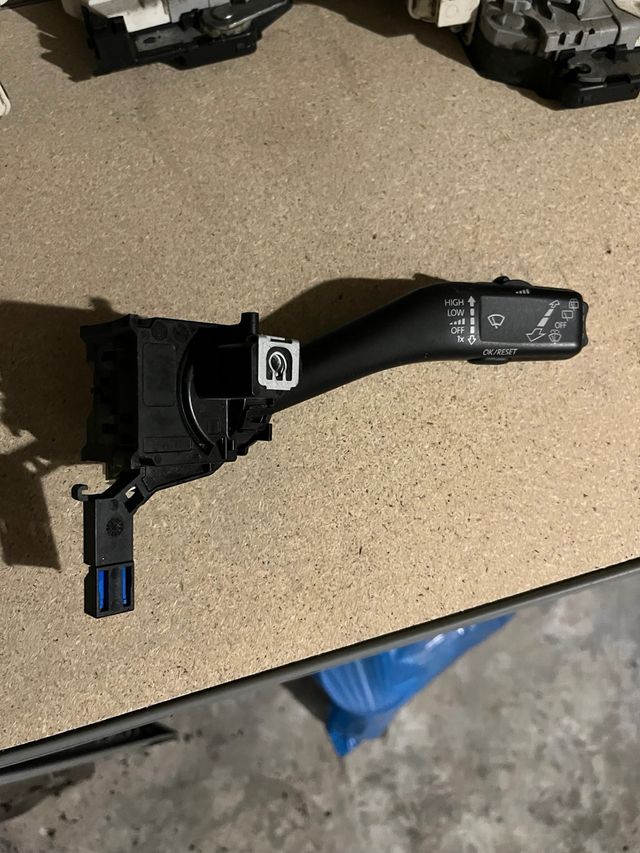 Mando limpiaparabrisas seat leon 1p