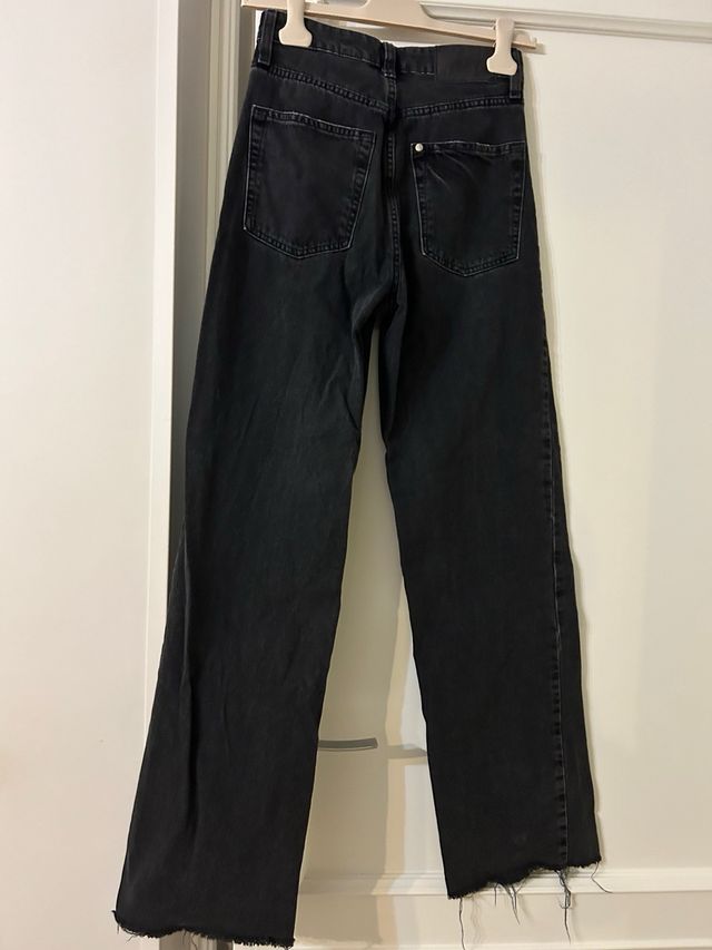 Jeans nero a gamba ampia e a vita alta H&M