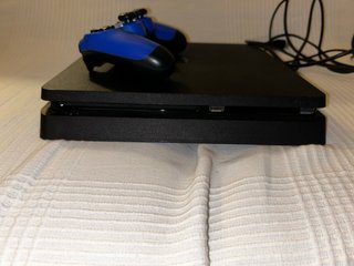 PLAYSTATION 4 500GB Slim