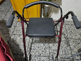 Andadera persona mayor