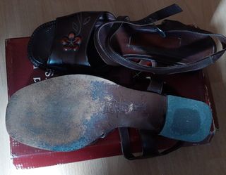 Sandalias femeninas, poco usadas.