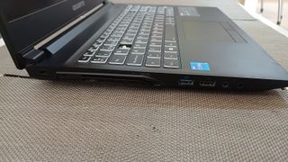 Ordenador Portátil Gama media Gigabyte G5MD.