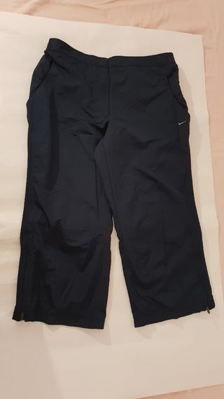 Pantalón Nike tipo bermuda