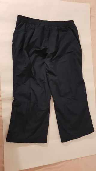 Pantalón Nike tipo bermuda