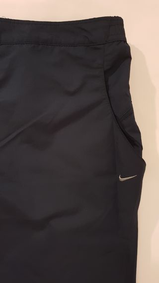 Pantalón Nike tipo bermuda