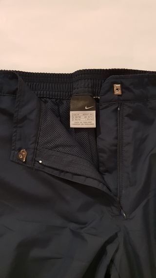 Pantalón Nike tipo bermuda
