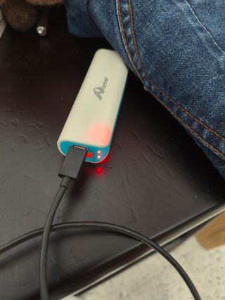 LOTE  Cargador  UNIVERSAL. Y  Batería de recarga.