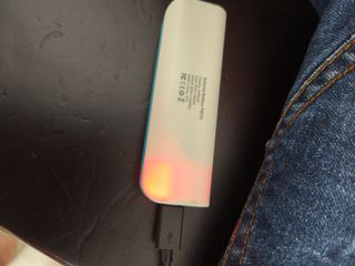 LOTE  Cargador  UNIVERSAL. Y  Batería de recarga.