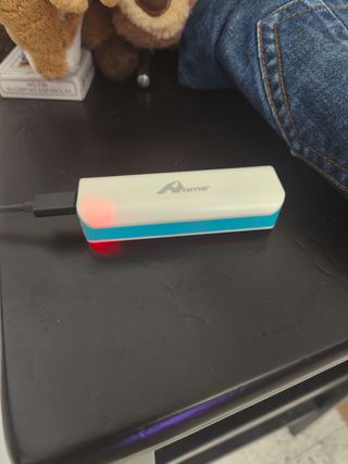 LOTE  Cargador  UNIVERSAL. Y  Batería de recarga.