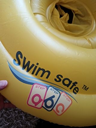 Salvagente e pannolini mare