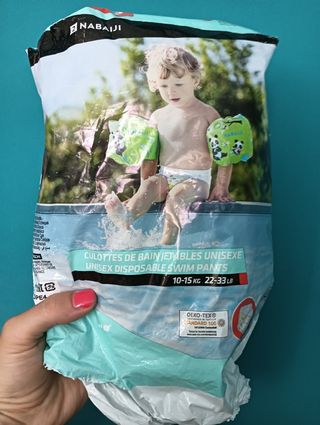 Salvagente e pannolini mare