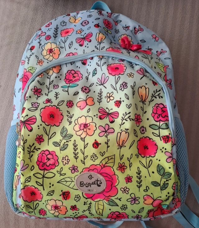 Mochila y estuche Busquets